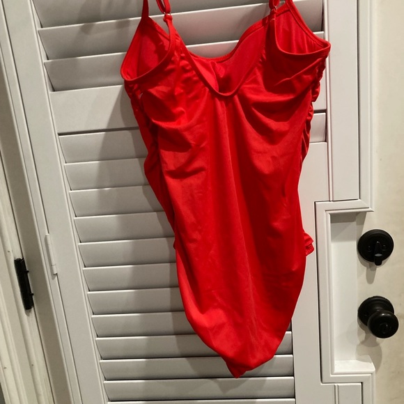 Red bathing suit - Picture 3 of 4